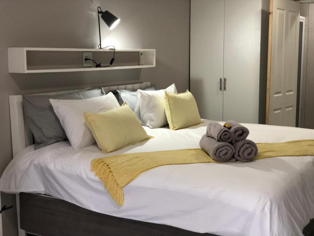 Second Best Accommodation East London Eksteriør billede