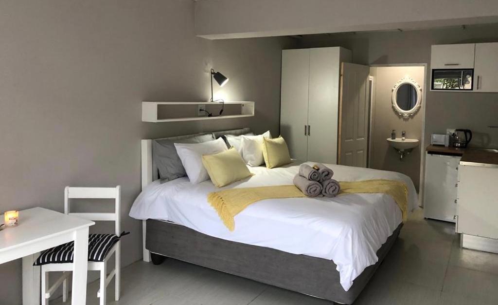 Second Best Accommodation East London Eksteriør billede