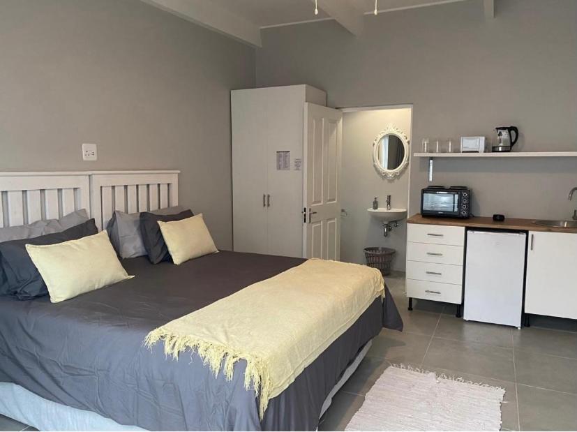 Second Best Accommodation East London Eksteriør billede