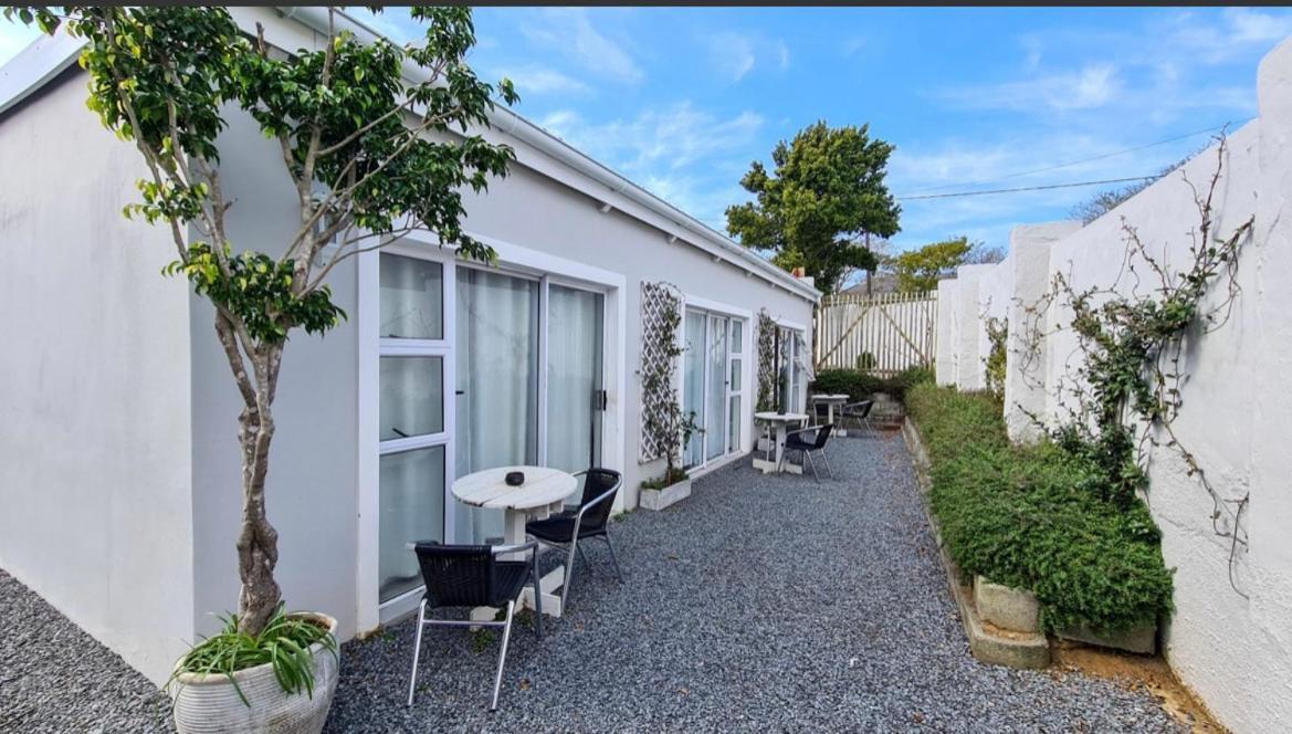 Second Best Accommodation East London Eksteriør billede