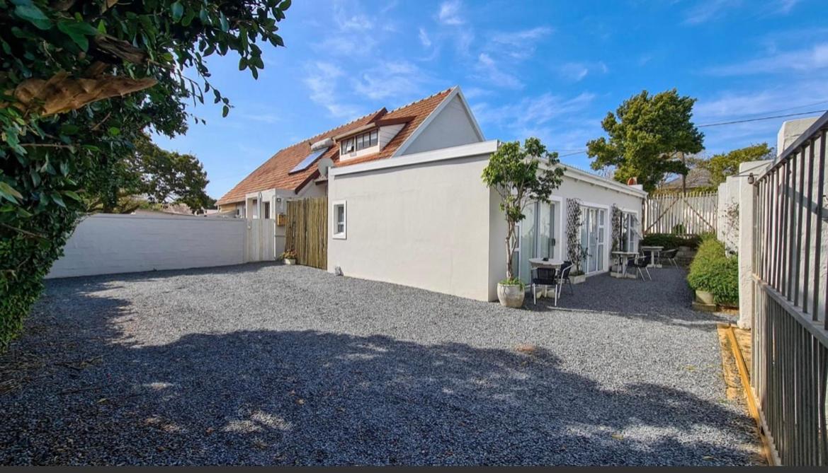 Second Best Accommodation East London Eksteriør billede